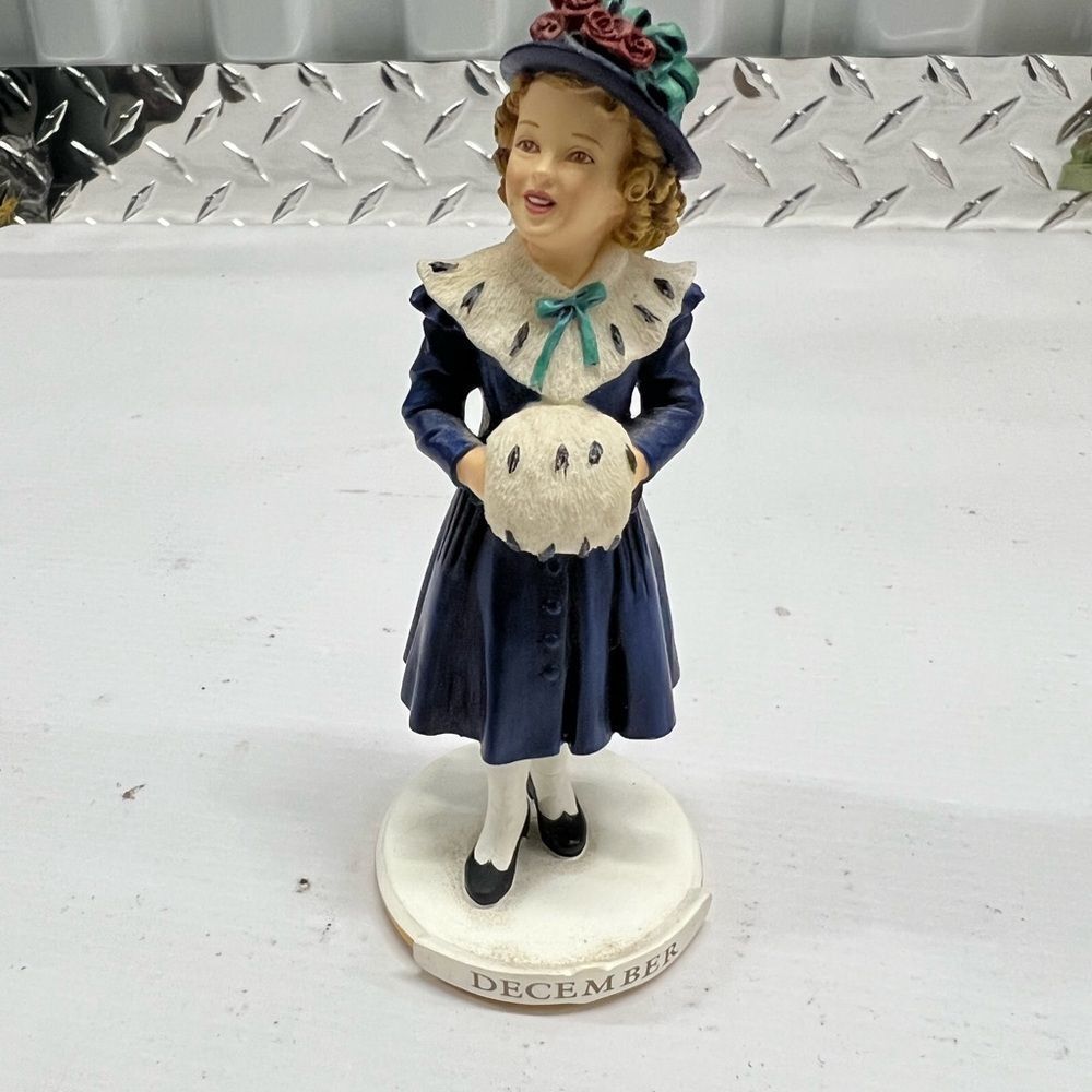 DANBURY MINT SHIRLEY TEMPLE‎ FIGURINE DECEMBER THE LITTLE PRINCESS